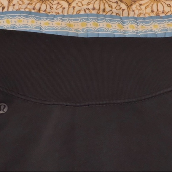 Women’s Lululemon blk cotton skirt, med, used but in great condition. - Picture 8 of 9